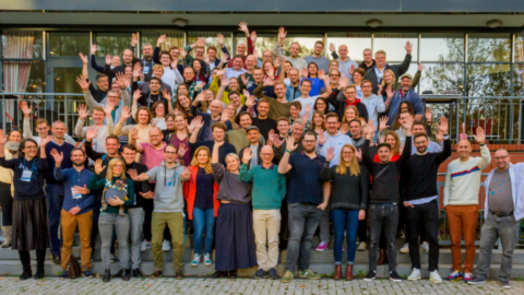 Gruppenbild der Teilnehmenden der Superklausur 2022 in Erkner.
